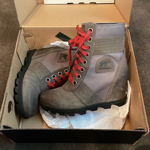 Sorel Lexie wedge- quarry size 6.5 - Picture 2 of 4